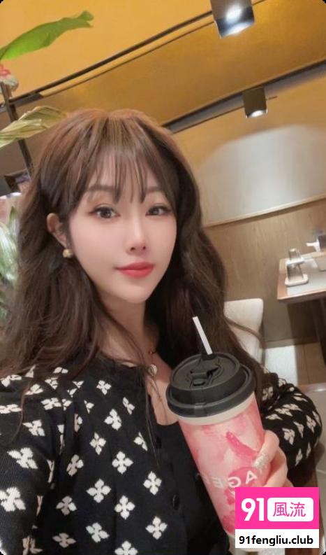 网红脸颜值妹子